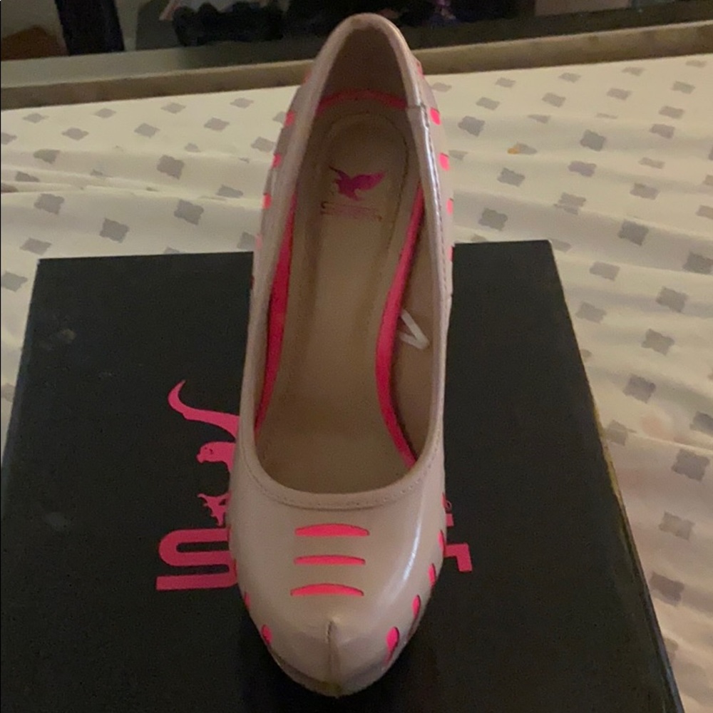Heels - Picture 2 of 5